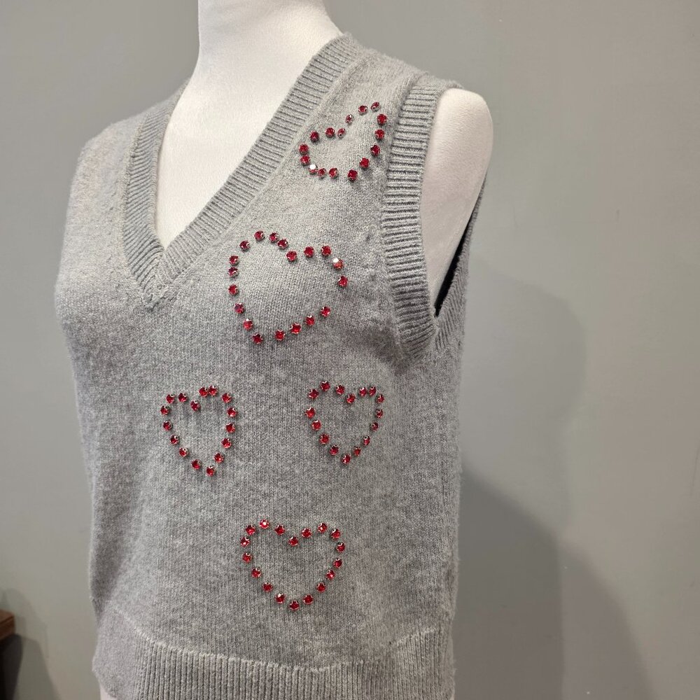 Soft Gray Knit Sleeveless Sweater Vest. Red Heart Embellished Valentines. Sz M